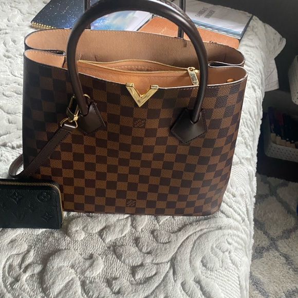 Kensington tote . Great condition.SOLD - Picture 5 of 5